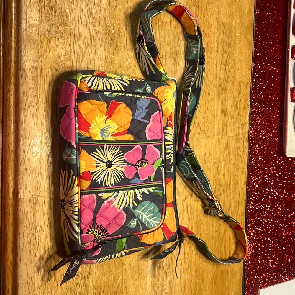 Vera Bradley Cross body all in one purse. Only used 1 time.